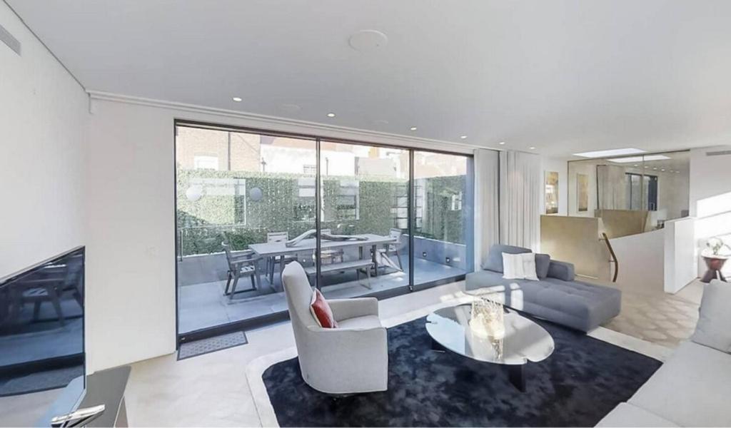 Nice 2 Bedroom *